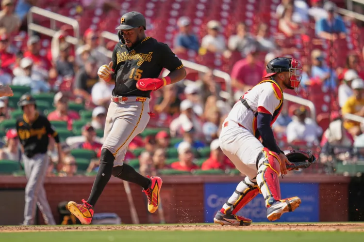 Valdez, Triolo homer in Pirates' win over Cardinals